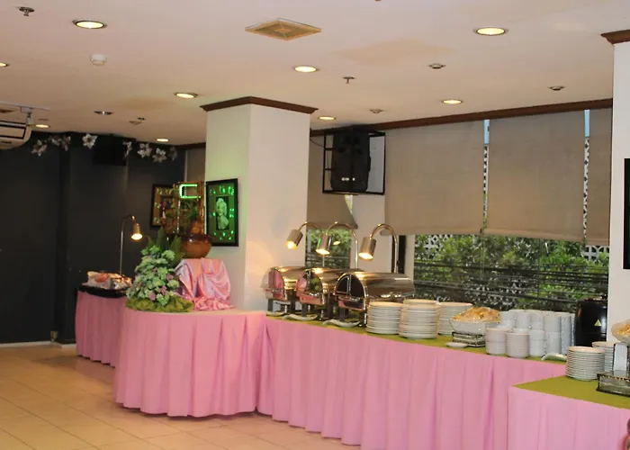 Oyo 653 Rosas Garden Hotel 2*