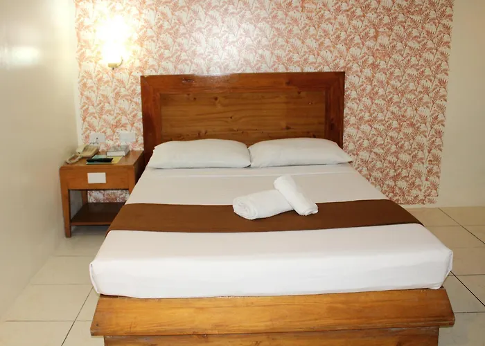 Oyo 653 Rosas Garden Hotel