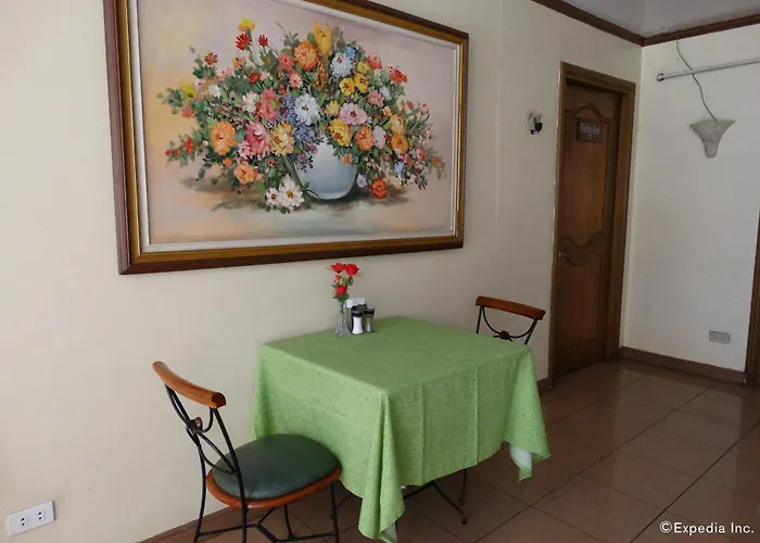 Oyo 653 Rosas Garden Hotel 2*