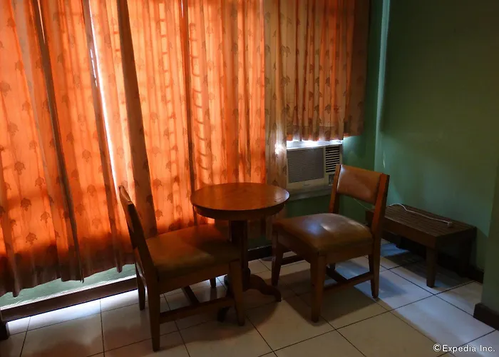 Oyo 653 Rosas Garden Hotel