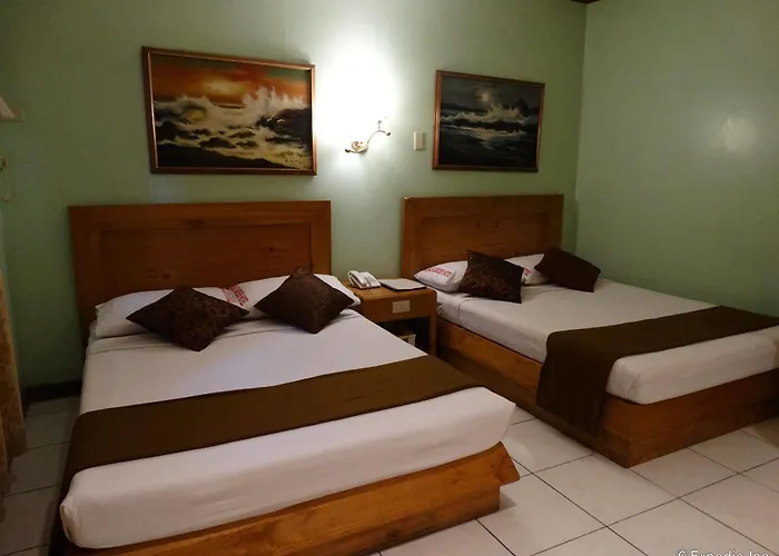 Oyo 653 Rosas Garden Hotel